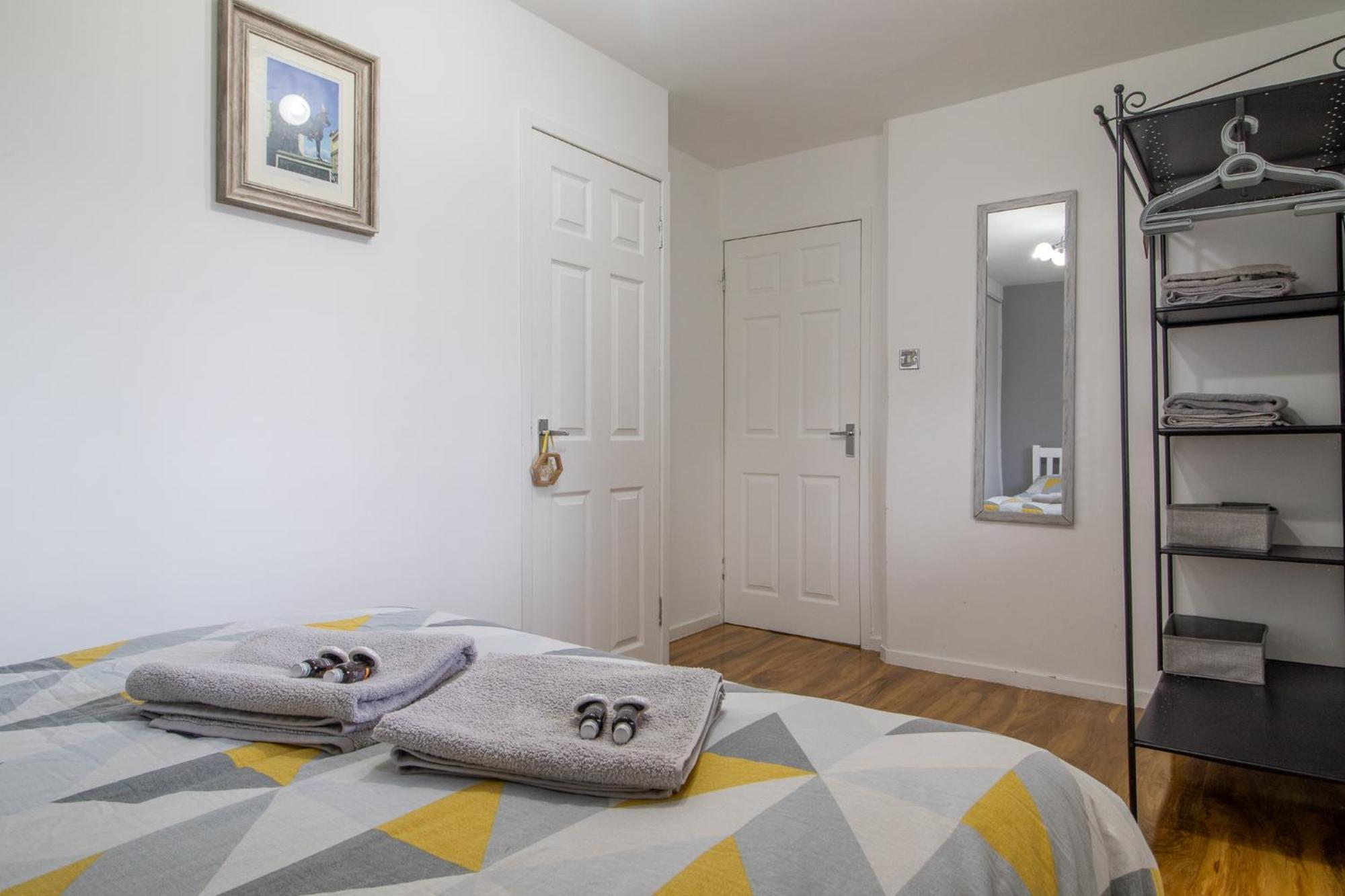 1 Bed Apartment Central Hamilton Free Wifi With Great Transport Links To Glasgow Ngoại thất bức ảnh